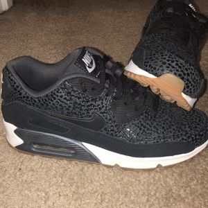 NIKE Air Max - Worn Once - White, Black and Tan